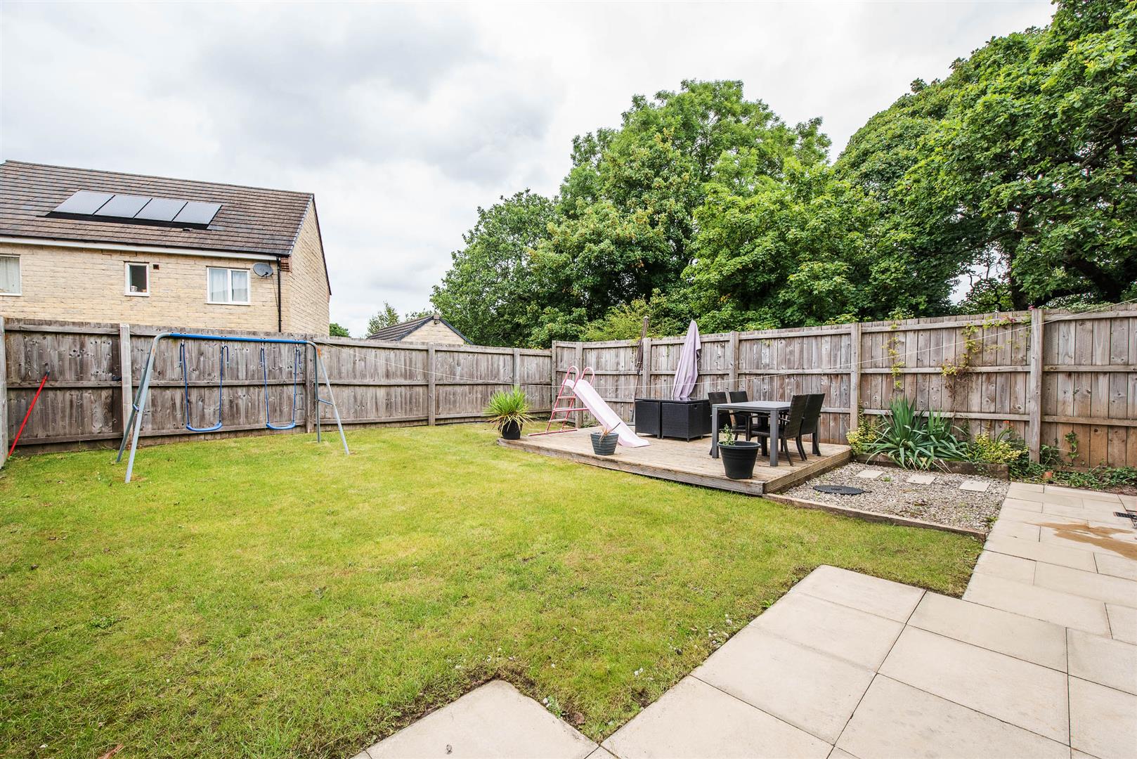 4 bed property in Oak Leaf Drive, Preston